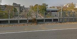 Dopo il ritiro della patente si getta dal cavalcavia ferroviario