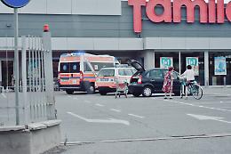 Malore all'interno del supermercato, 27enne finisce in ospedale