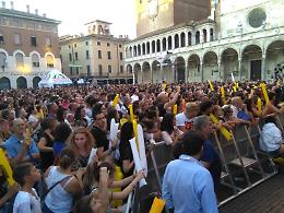 Lo show Radio Bruno Estate in piazza del Comune a Cremona