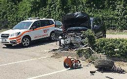 Urto violento tra due auto, paura ma ferite lievi