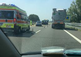 Ribaltamento in A21, due feriti lievi ma lunghe code