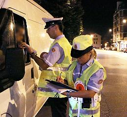 Alcol a fiumi oltre gli orari,  fioccano i verbali da 6 mila euro