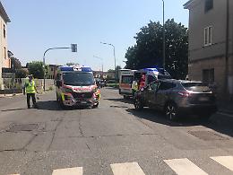 Scontro tra auto e ambulanza in via Giordano, un ferito
