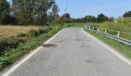 Auto con quattro ragazzi finisce nel fosso, 20enne in gravi condizioni