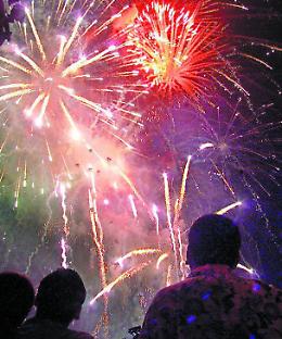 Fuochi alla festa del Pd, il sindaco: "Ora li vieterò tutto l'anno"