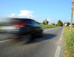 Via Brescia senza dosso, auto sfrecciano: 'Controlli con telelaser'