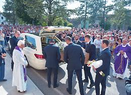 Omicidio di Canneto, in centinaia per salutare Paola Beretta