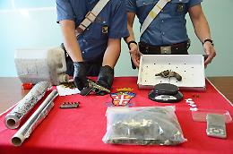 Blitz dei carabinieri in due abitazioni:  sequestrate armi e droga