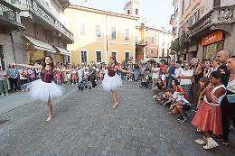 Effetto Domino, il centro travolto da un'onda di danza e musica