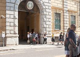 Bacio rubato, condannato a  20 mesi