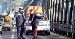 Tir selvaggio sul ponte del Po, in 2 ore 33 verbali per eccesso di peso