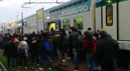 Rientro  a casa da incubo per i pendolari, al mattino stessi disagi