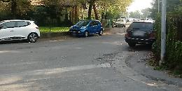 Sosta selvaggia, "auto posteggiate ovunque"
