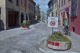 In via Baldesio crollo di passaggi e velocità