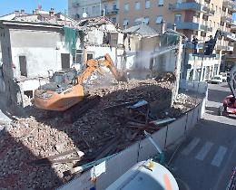 Giù il palazzo, il centro cambia volto