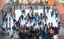 Torna la pista di pattinaggio per le feste natalizie