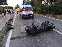 Perde il controllo dello 'scooterone', 52enne di Cremona gravemente ferito