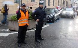 Nonni vigile, volontari in fuga: "Troppi maleducati"