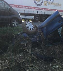 Tremendo fuoristrada, feriti due anziani