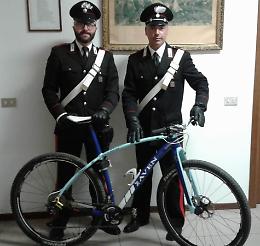 In sella a una bici rubata, denunciato un 18enne di Rivolta