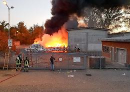 Incendio in discarica, al vaglio ipotesi inquinamento e origine del rogo
