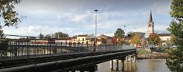 Il ponte pedonale crollato sull'Adda