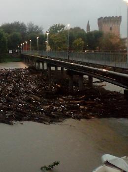 Crollo del ponte pedonale, gli atti in procura