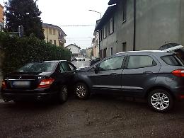 Schianto alla strettoia, due persone ferite