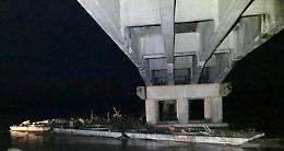Si staccano le zattere e vanno alla deriva sul Po