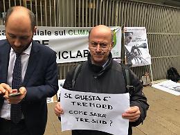 Il presidio del Ps davanti al Pirellone