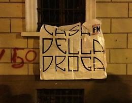Appeso striscione alla Casa dell'Accoglienza: "Casa della droga”