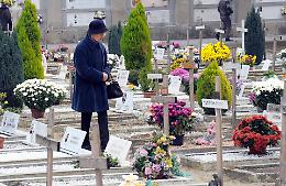 Centinaia di salme da rimuovere, possibili chiusure dei cimiteri