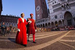 FOTO Festa del Torrone: il matrimonio tra Francesco e Bianca Maria e lo spettacolo in piazza