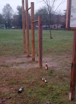 Parco di via Olanda, bivacchi notturni e degrado