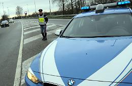 Oltre 100 batterie per auto sul furgone, due denunce