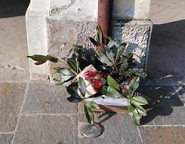 Vandali in azione, rovinate le cassette natalizie