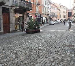 Chiuso il cantiere, pietra di pregio e nuovi arredi