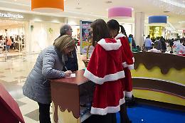 FOTO Il giocattolo benefico, la solidarietà tra i bambini