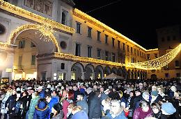FOTO Il grande show per l'accensione delle luminarie a Crema