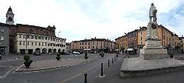 Il Comune tira dritto, addio ai parcheggi davanti ai negozi