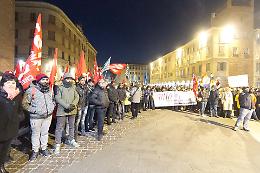 La manifestazione antirazzista in piazza Stradivari