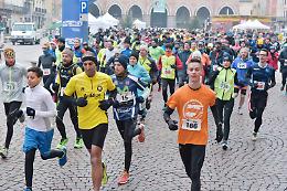 VIDEO La Maratonina di Santa Lucia sfida il gelo