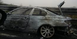 Auto in fiamme in A21: emergenza e code