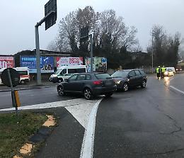 Incidente sulla rotonda per una mancata precedenza