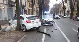 Schianto in via Ghinaglia,  contusioni e danni