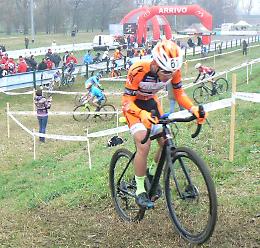Ciclocross, sberle e spintoni tra genitori e dirigenti a bordo pista