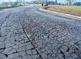 Strade ‘bucate’, allarme rosso in città