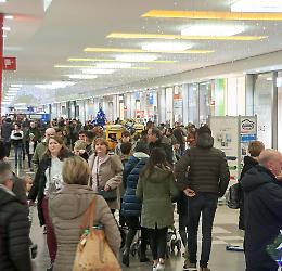 Il debutto dei saldi, prime ore a  doppia velocità