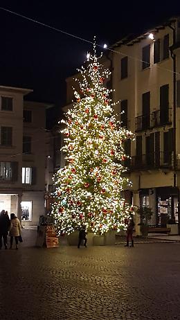 Ancora una notte con l'albero di Natale