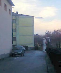 Avvistato un altro Ufo: «Era sopra le scuole medie»